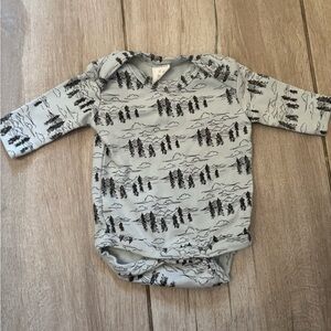 Kate Quinn little mountain long sleeve bodysuit